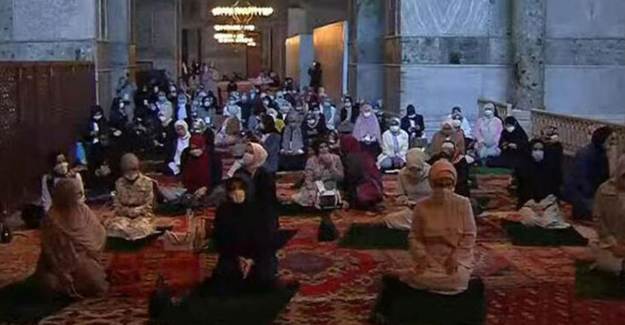 Kadınlar Ayasofya Camii’ne Akın Etti!