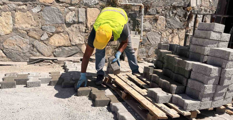 Kadınlar Denizi Mahallesi’nde yol yenileme çalışmaları başladı