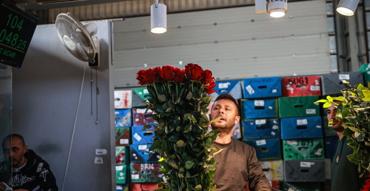 Kadınlar Günü Öncesi Çiçek Mezatında Renk Cümbüşü