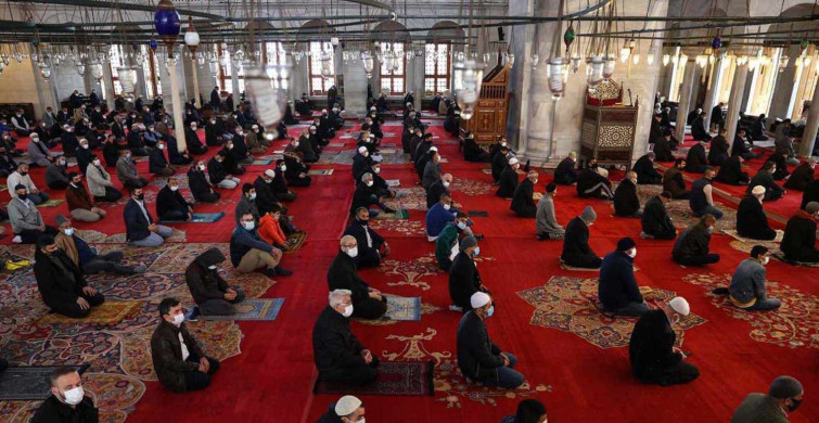 Kadir Gecesi hangi kanalda hangi program var? 2022 Kadir gecesinde hangi programlar var? kanalların Kadir gecesi kandili programları ve hocaları