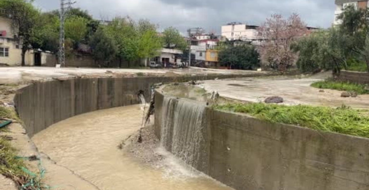Kadirli'de Sel Felaketi: Evler ve İş Yerleri Su Altında Kaldı