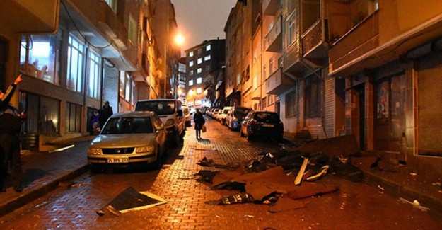 Kağıthane'de 6 Katlı Binanın Çatısı Uçtu