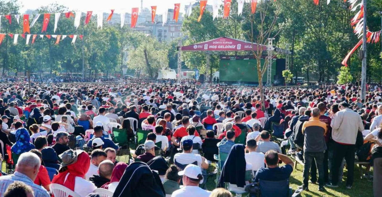 Kâğıthane'de Dünya Kupası heyecanı dev ekranlarda yaşandı