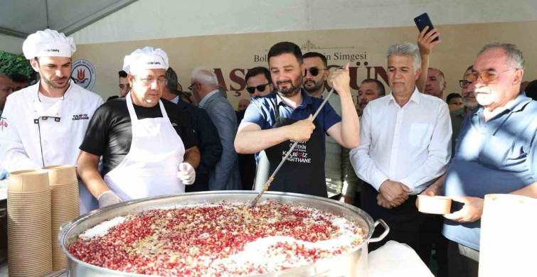 Kağıthane'de muharrem ayı dolayısıyla 50 bin kişiye aşure dağıtıldı