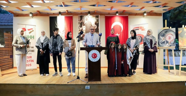 Kahire'de 'Yaşasın Gazze' Etkinliği