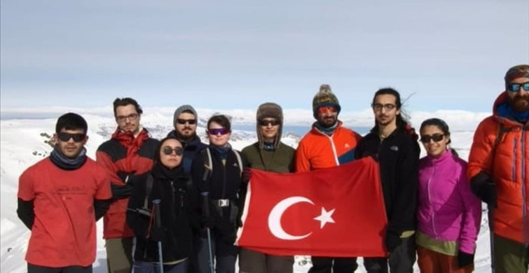 Kahramanmaraş Depremlerinin Yıldönümünde Van'da Anma Töreni Düzenlendi