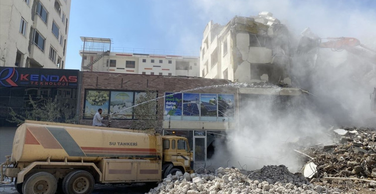 Kahramanmaraş'ta Deprem Sonrası Bina Yıkımları Devam Ediyor