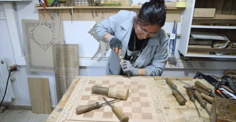 Kahramanmaraş'ta Depremden Geri Dönüşümle Kültürel Satranç Takımı Üretildi