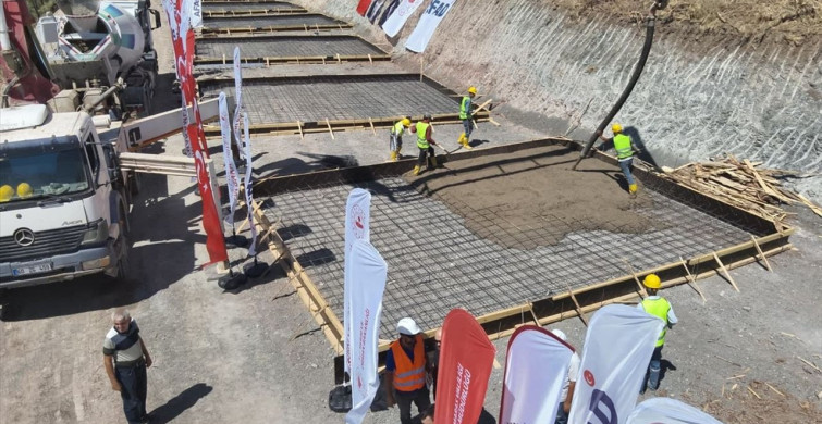 Kahramanmaraş'ta Depremzede Besiciler İçin Yeni Ahırlar İnşa Ediliyor