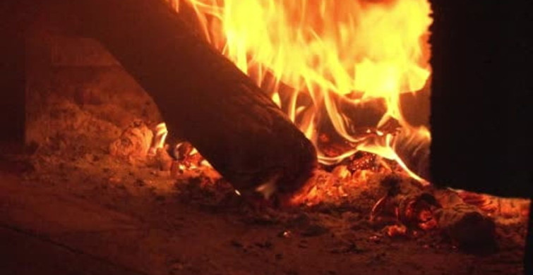 Kahramanmaraş'ta fırın ustaları kavurucu sıcakta ekmek üretiyor