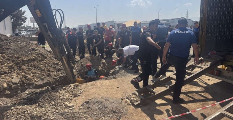 Kahramanmaraş'ta Göçük Altında Kalan İş Makinesi Operatörü Kurtarıldı