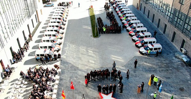 Kahramanmaraş'ta İş Adamları Emniyete 27 Araç Hibe Etti