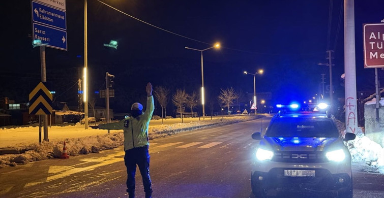 Kahramanmaraş'ta Kar Yağışı ve Fırtına Ulaşımı Zorluyor