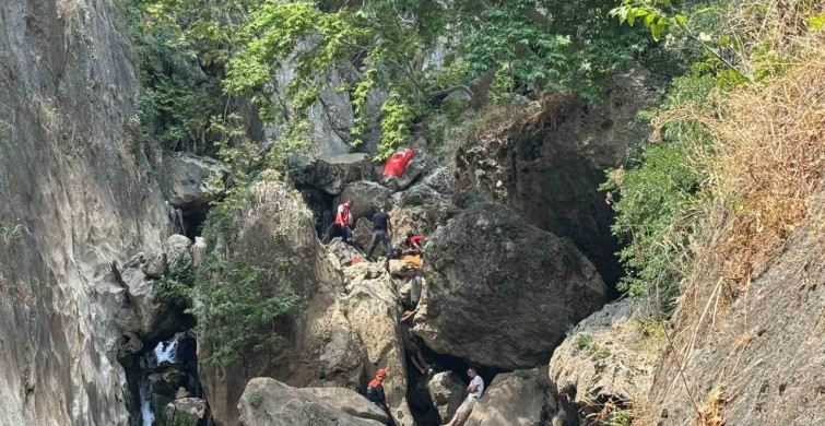 Kahramanmaraş'ta kayalıklardan düşen çocuk kurtarıldı