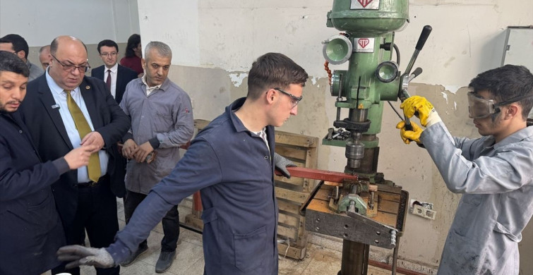 Kahramanmaraş'ta Meslek Lisesi Öğrencilerinden Yeşil Alanlara Katkı