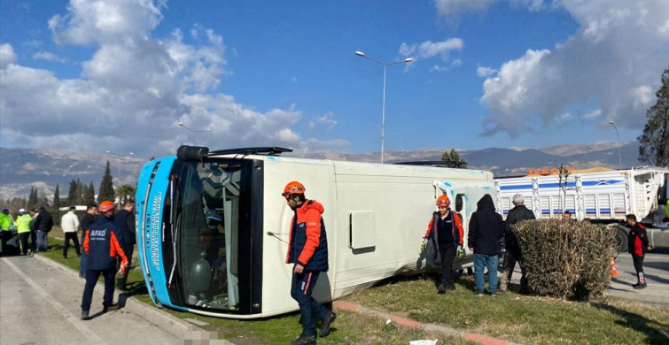 Kahramanmaraş'ta Otobüs ile Ticari Araç Çarpıştı: 17 Yaralı