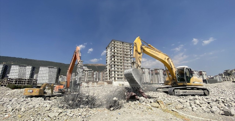 Kahramanmaraş'ta Yıkım Çalışmaları Devam Ediyor