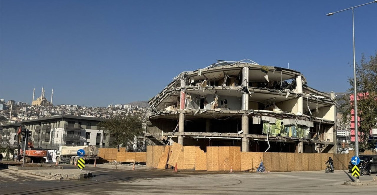 Kahramanmaraş'ta Yıkım Çalışmaları Devam Ediyor