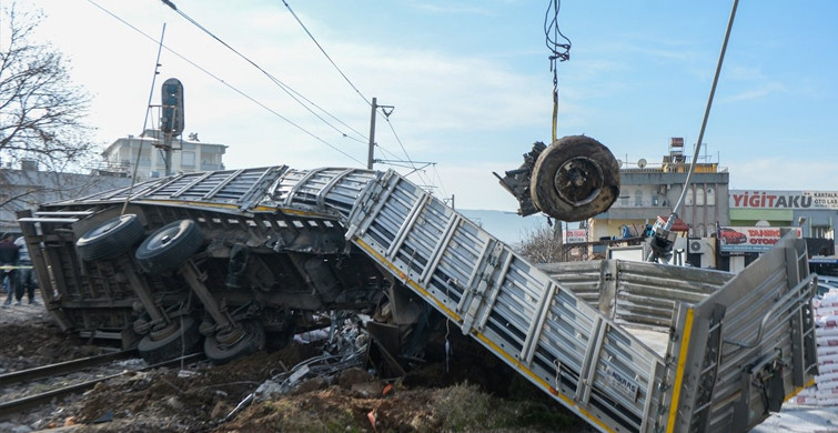 Kahramanmaraş'ta Yük Treni ile Tır Çarpıştı!
