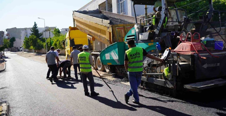 Kahta’da yol ve asfalt seferberliği sürüyor