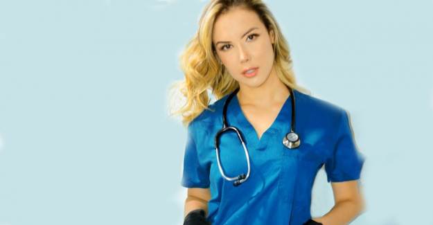 Kalça Yarışmasına Katılan Doktor Mesleğinden Oldu