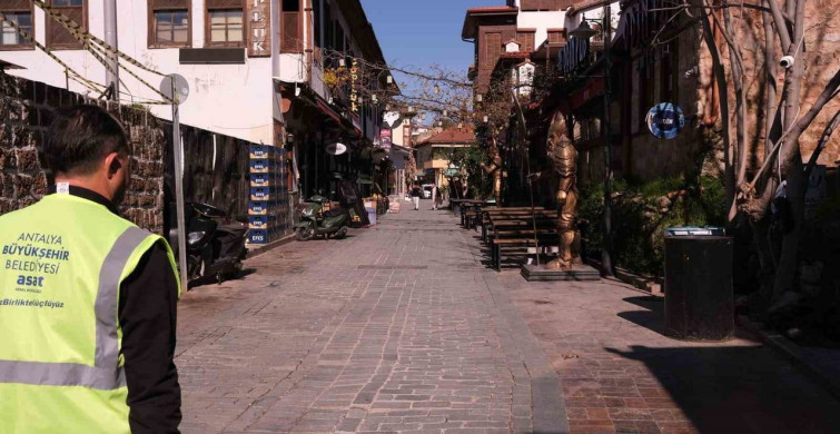 Kaleiçi'nde Kanalizasyon Hattı Temizliği Başlatıldı