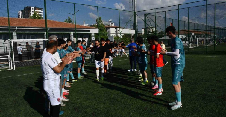 Kalespor, şampiyon Cırgalanspor'u maç öncesi alkışladı