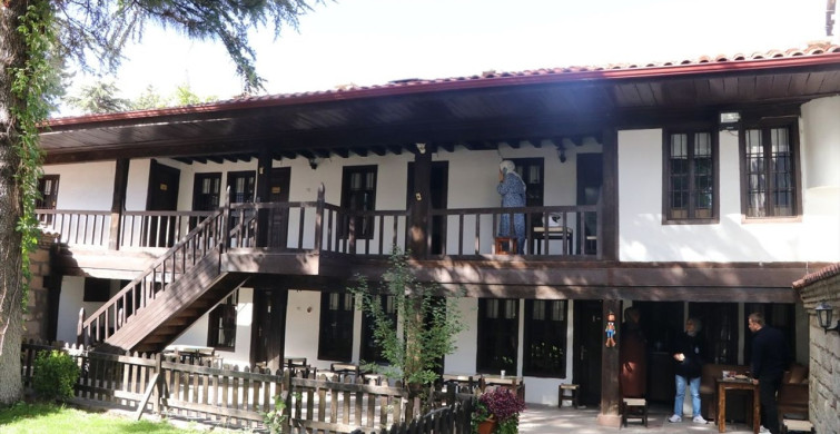 Kaligrafta Kültürel Miras Taşıyıcısı: Durmuş Gümüş'ün Hikayesi
