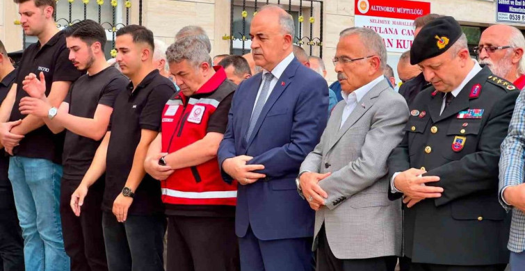 Kalp krizi sonucu hayatını kaybeden Kıbrıs gazisi son yolculuğuna uğurlandı