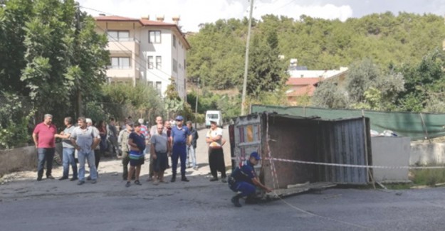 Kamyon Yayaların Arasına Daldı:  3 Yaralı