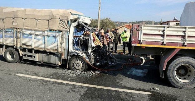 Kamyona Çarpan Kamyonetin Sürücüsü Öldü