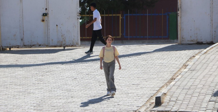 Kanseri Yenerek Okula Dönüş: Gülnaz Şahna'nın Hikayesi