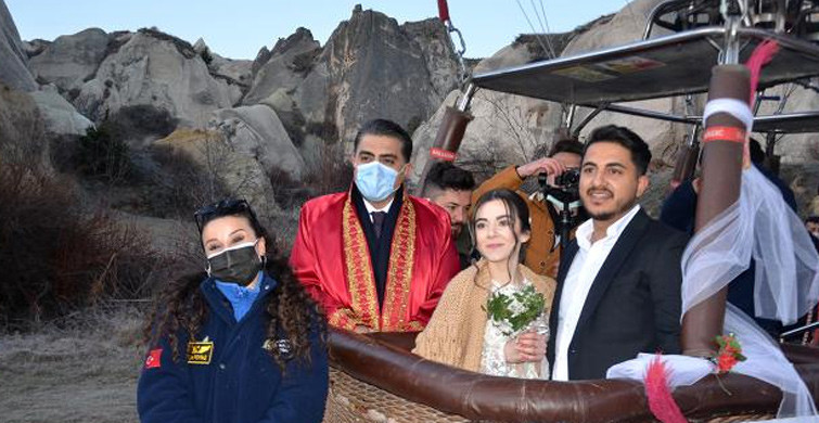Kapadokya'da 800 Metre Yükseklikte Dünya Evine Girdiler