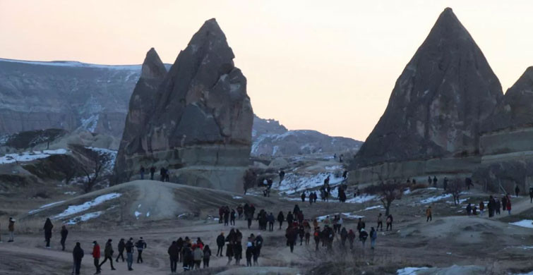 Kapadokya'da Salgını Yok Sayıp Oyun Oynadılar