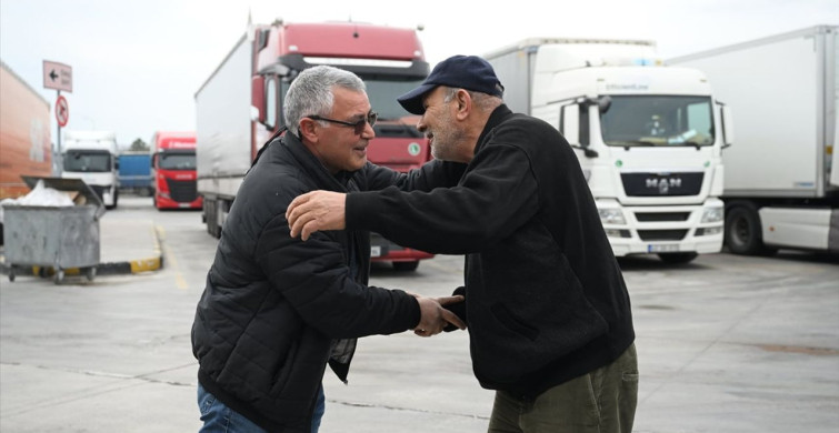Kapıkule'de Tır Şoförleri Bayramı Yolda Geçiriyor