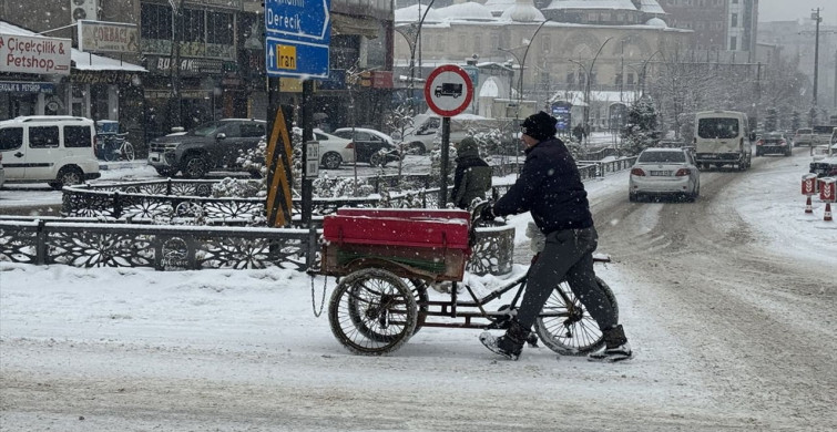 Kar Sebebiyle Ulaşım Kesintileri: Van, Hakkari, Bitlis ve Muş'ta 423 Yerleşim Yeri Etkilendi