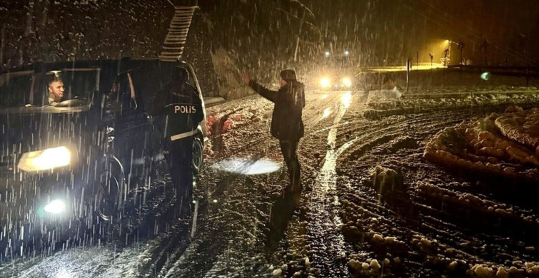 Kar Yağışı Ordu-Sivas Kara Yolunu Kapattı