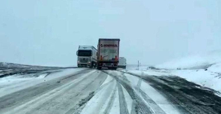 Kar Yağışı, Posof'ta Ulaşımı Olumsuz Etkiledi