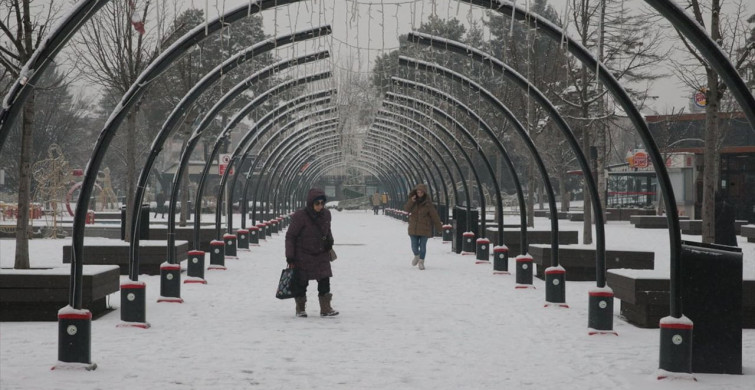 Kar Yağışı Sakarya, Bolu, Zonguldak, Düzce ve Kocaeli'yi Beyaza Bürüdü