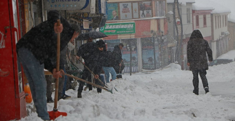 Kar Yağışı Sebebiyle 1147 Yerleşim Yeri Ulaşıma Kapandı