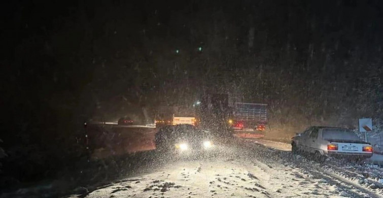 Kara kış Mayıs ayını bekledi: Kastamonu’da araçlar yolda mahsur kaldı