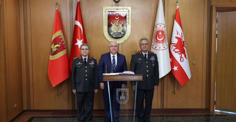 Kara Kuvvetleri Komutanlığı'nda Devir-Teslim Töreni
