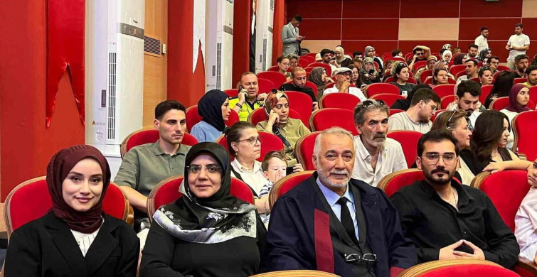 Karabük Üniversitesi’nde baba ve kızı aynı gün yüksek lisans diploması aldı