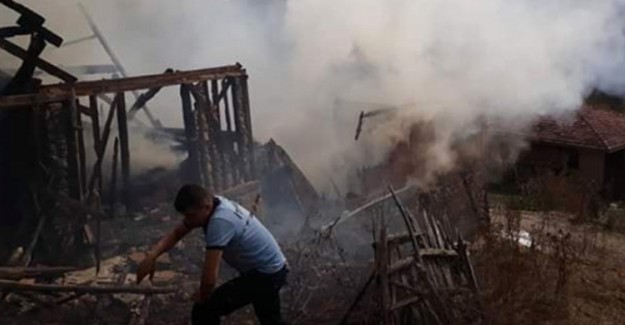 Karabük’te 2 Ev Alevlere Teslim Oldu