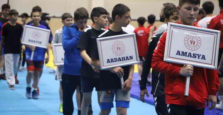 Karabük'te ANALİG Güreş Grup Müsabakaları Başladı