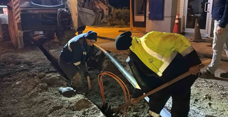 Karabük'te Gece Altyapı Yenileme Çalışmaları Devam Ediyor