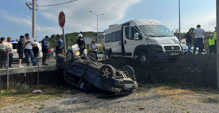 Karabük’te işçi servisiyle çarpışan otomobil bahçeye uçtu: 3 yaralı