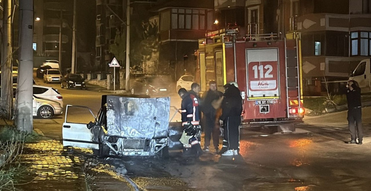 Karabük’te Park Halindeki Araçta Yangın