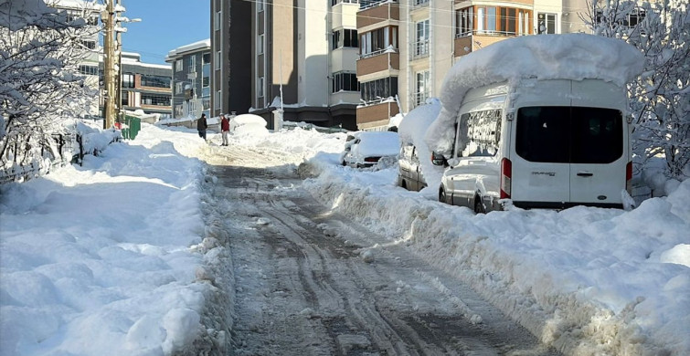 Karabük'te Rekor Kar Yağışı: Kalınlık 75 Santimetreye Ulaştı