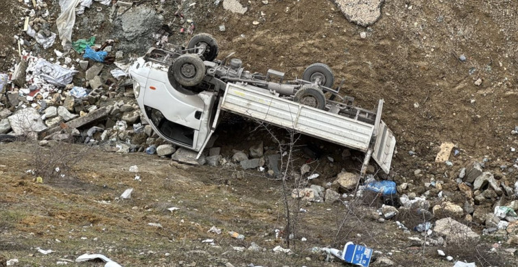 Karabük'te Şarampole Devrilen Kamyonet